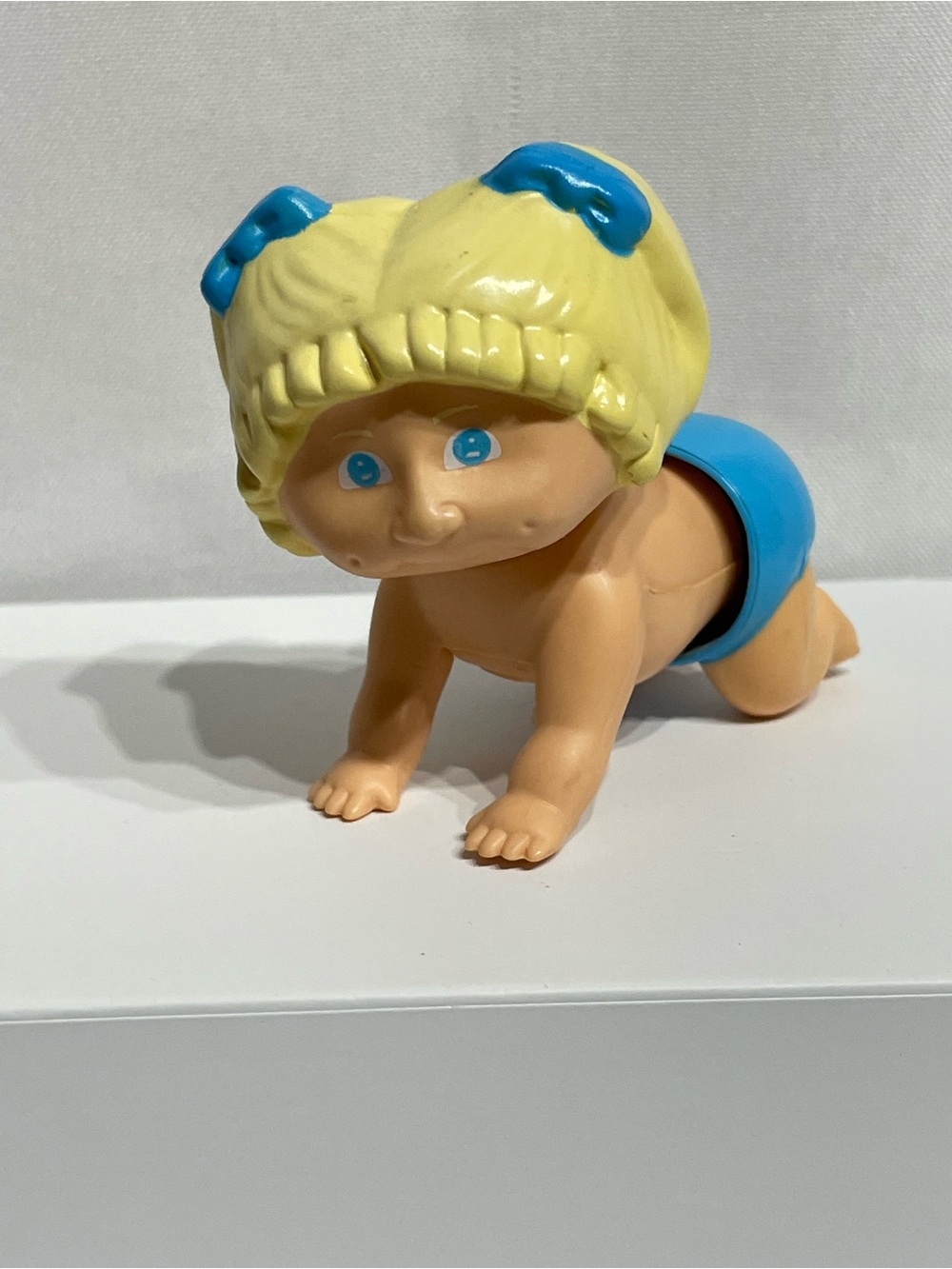 vintage 1983 Cabbage Patch Kids Wind-Up Crawling Baby manufactured by TOMY she w